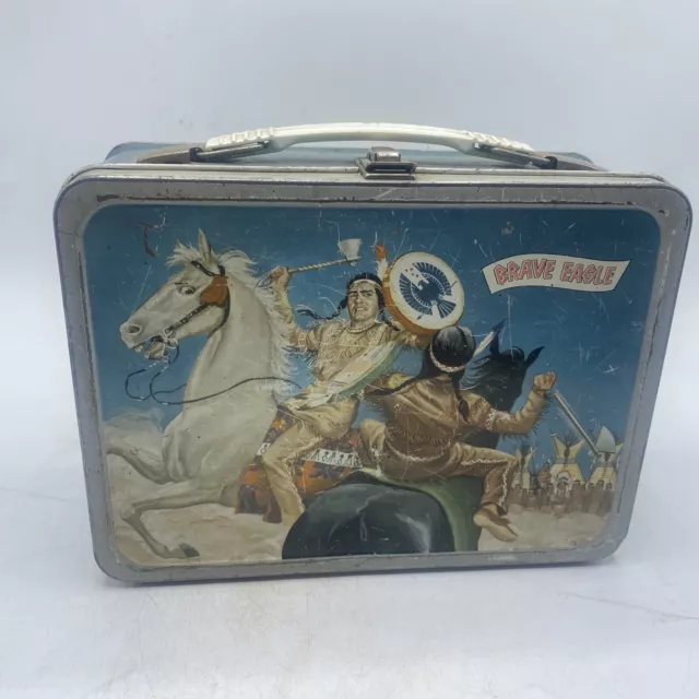 https://www.picclickimg.com/-AMAAOSw-iZkCAXI/Brave-Eagle-Metal-Lunch-Box-Container-1957-No.webp