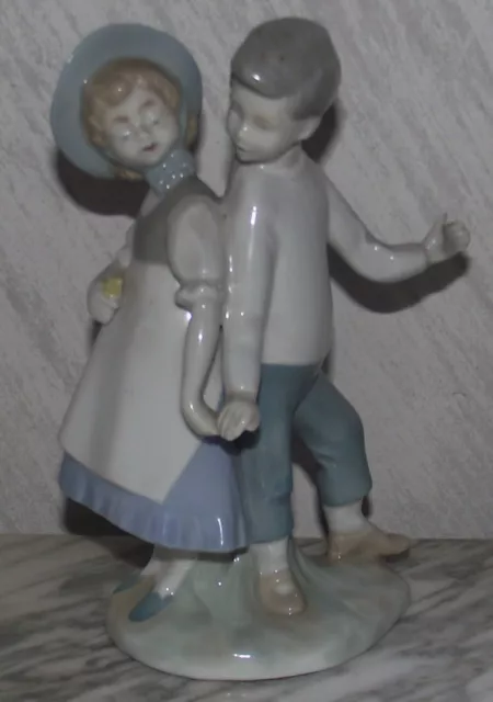 Ancienne Figurine En Porcelaine Polychrome Couple D'enfants