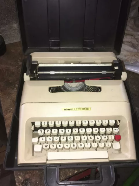 Macchina da Scrivere Olivetti Lettera 35 con  Valigetta  vintage