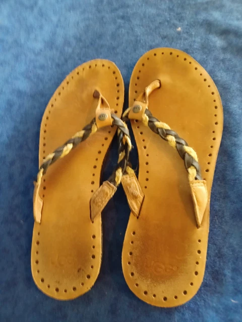 UGG W 1006342 Navie Flip Flops Chevron Tan Black Leather Braid Size 8 Shoe Cool