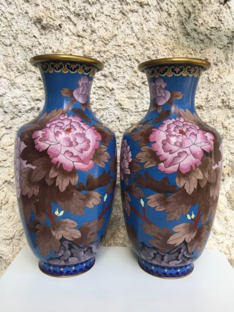Coppia di Vasi orientali in ottone e cloisonné vintage