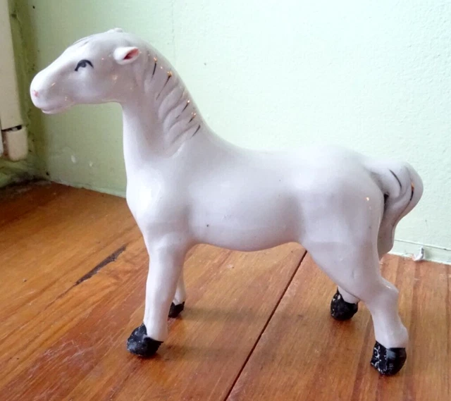 ancien  1 cheval en porcelaine  germany, ??paris.??