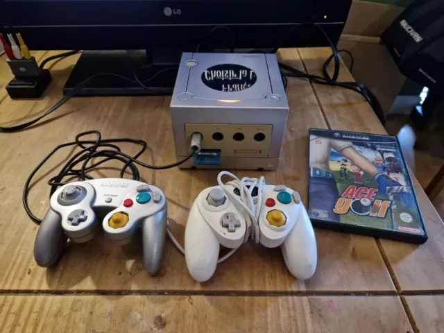 GameCube Limited Edition Platinum Console + Official Platinum Controller +extras