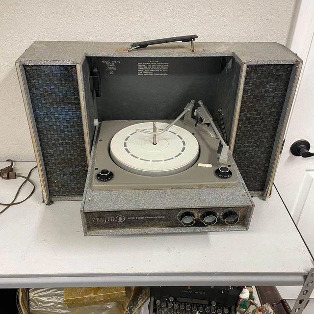 VTG ZENITH SOLID State Stereophonic Record Player Portable NPS