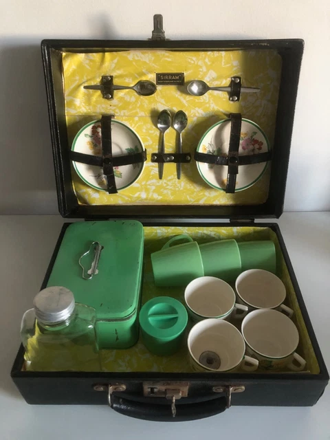 VINTAGE SIRRAM PICNIC Set Tea & Lunch Outfit 4 Person w