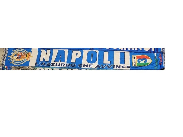 FOTO NM - A Parigi con la sciarpa del Napoli davanti al Parco dei Principi FOTO NM - A Parigi con la sciarpa del Napoli davanti al Parco dei Principi