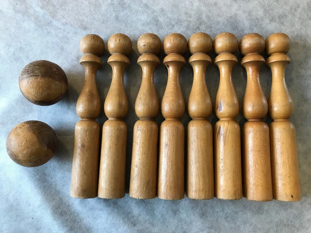 ANCIEN JEU DE 8 QUILLES ET 2 BOULES EN BOIS HAUTEUR 24 cm EUR 18,00