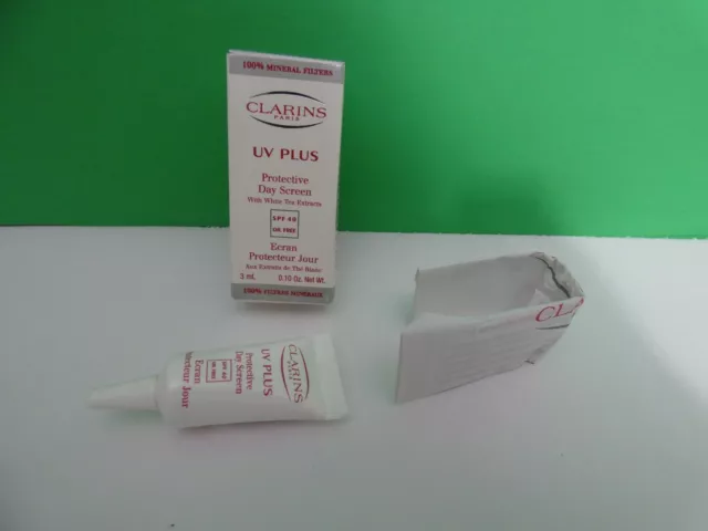Pantalla de día protectora Clarins UV Plus SPF 40 tamaño de prueba 3 ml 0,10 oz