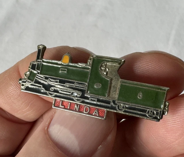 Lot d'anciens insignes pin's émaillés vintage Lénine communiste