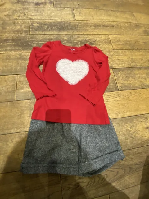 Abito T-shirt e pantaloncini rosso a maniche lunghe con cuore spap per ragazze età 3-4