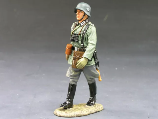 King & Country WS095 Marching German Officer (1/30)