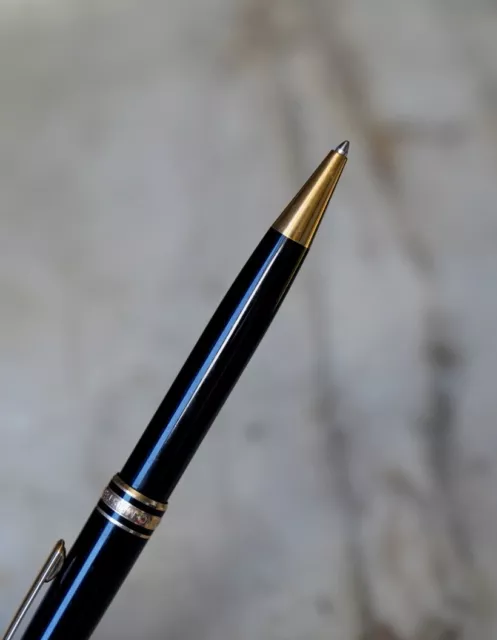 Tres Beau Stylo Bille Montblanc En Resine Noire - Attributs Pl. Or 18 Carats