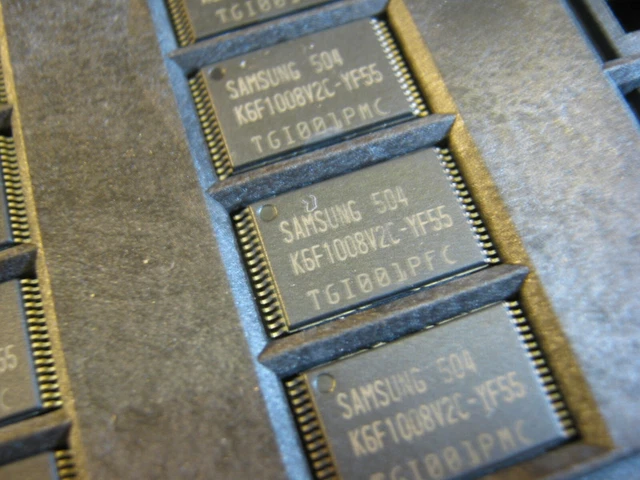 Samsung Electronics Corp. K6F1008V2C-YF55 Lot of 4 NOS Pieces from SEC