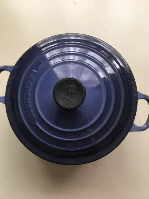 Le Creuset cast iron round casserole dish – blue : 20 cms diameter : used - VGC