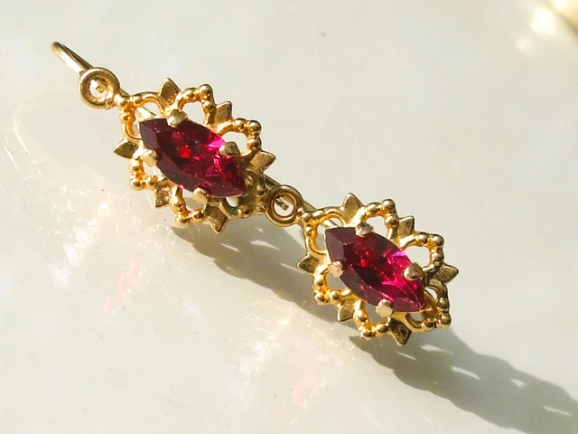 Boucles D'oreilles Années 70/80 Plaqué Or Avec Pierre Rouge - Dormeuses, Vintage