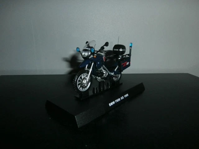 MOTO BMW F650 GS de 1999 Police Carabinieri echelle 1/24e