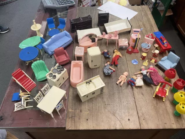 Vintage Dollhouse Furniture Plasco, Renwal, Ideal. Nice LOT Inc Some Dolls