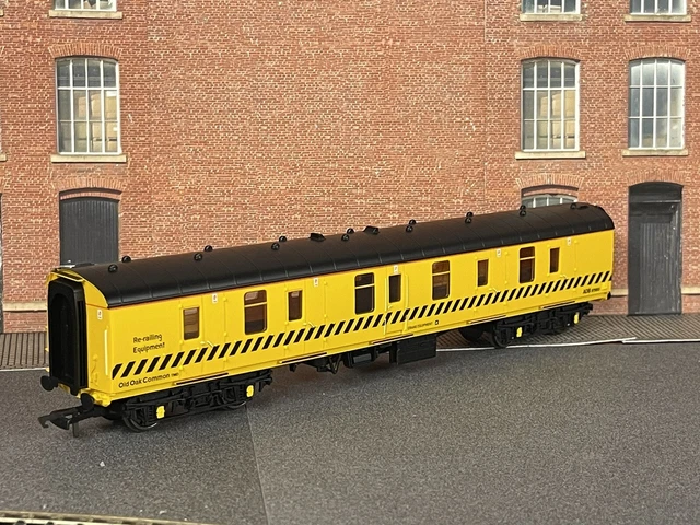 HORNBY OO GAUGE Model Railway Old Oak Common Breakdown Train Mark 1 ...