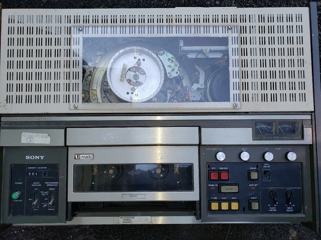 Sony 3/4" U-Matic VO-2610 Video Cassette Recorder - SUPER RARE!