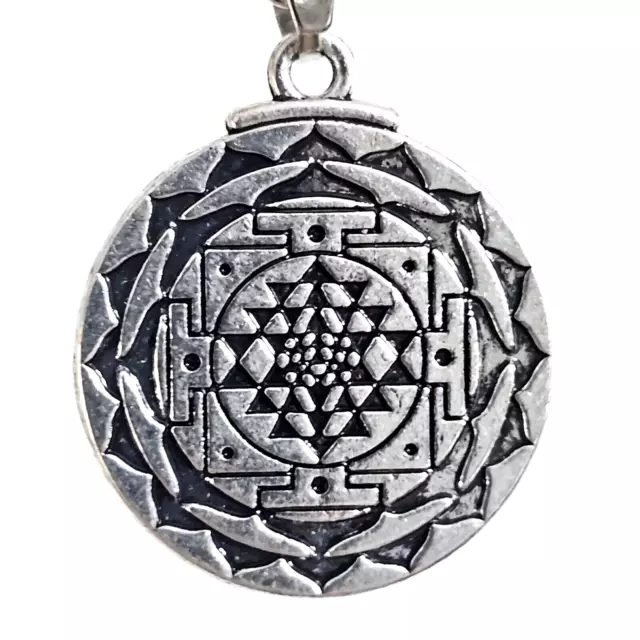 Chakra Yantra Anhänger Halskette Sri Yantra 3. Auge Hindu 18 Zoll Kette Amulett Schmuck