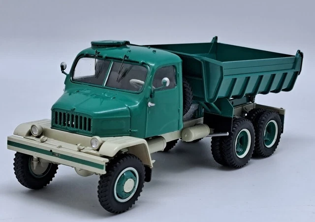 Premium Classixxs 1:43 Tatra 815 S1 Camión de la basura rojo PCL47159