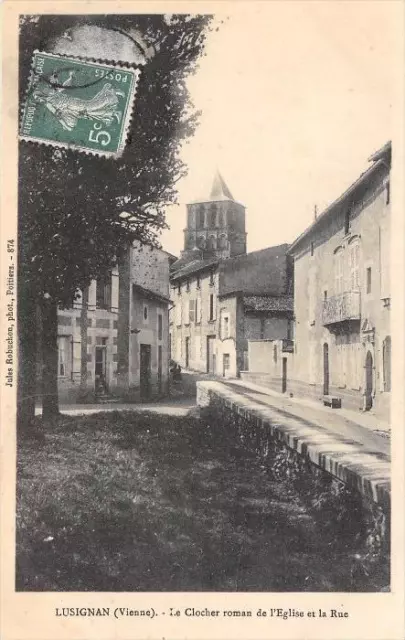 Cpa 86 Lusignan Le Clocher Roman De L'eglise