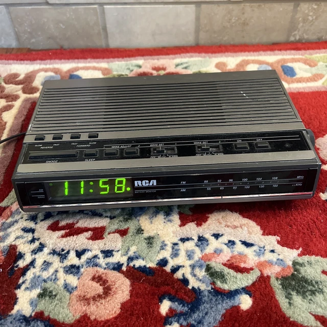 VINTAGE RCA ALARM Clock AM FM Radio Dual Alarms Model RP3650 Tested