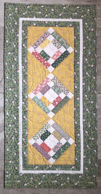Corredor Crazy ""Flity 30's"" Tablerunner - 17""x 33"". Telas de calidad para tienda de edredones.