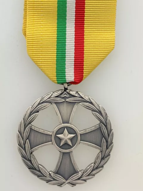 GENUINE Full Size Italian Medal for the Iraq Gulf War 'Golfo Persico' medal.