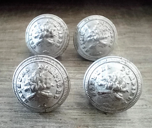 Ancien Bouton Sapeurs Pompiers lot de 4.  17MM