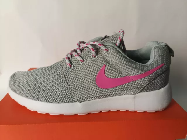 roshe run grey pink