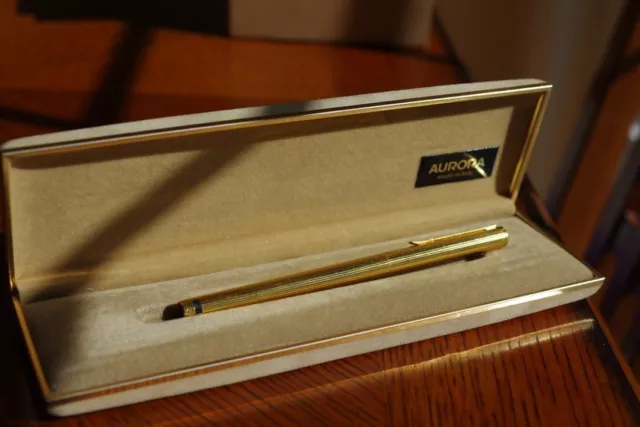 Aurora Hastil fountain pen with beautiful gold finish, 14k gold medium nib -used