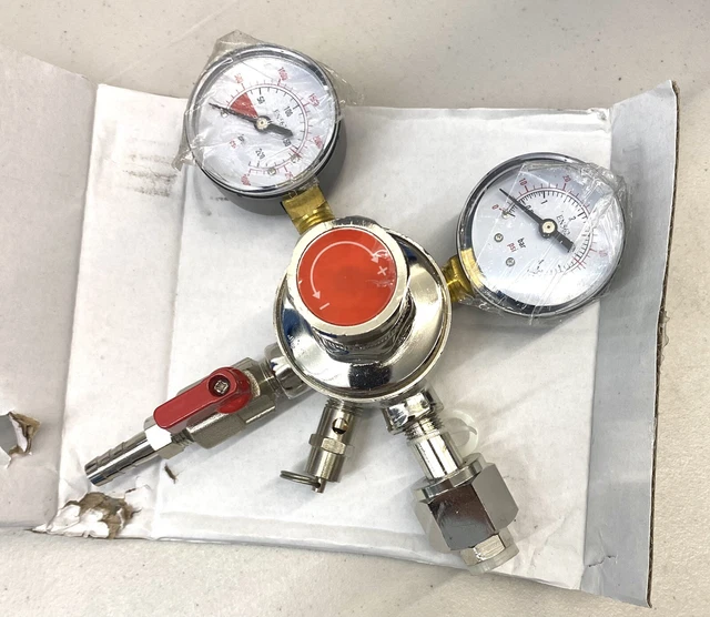 HFS(R) Commercial Co2 Regulator-Beer Brewing Dual Gauge Shutoff Valve