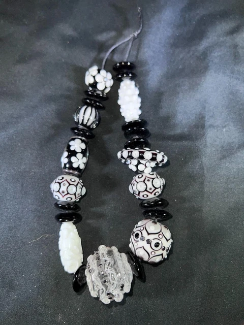 M722) New Lot Handmade Mru Mru Anne Kalilly Lampwork Black White Art Glass Beads