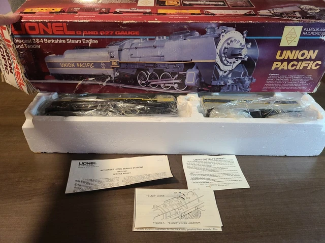 Lionel 6-8002 Union Pacific 2-8-4 Berkshire Steam Engine and Tender O&O27 (H382)