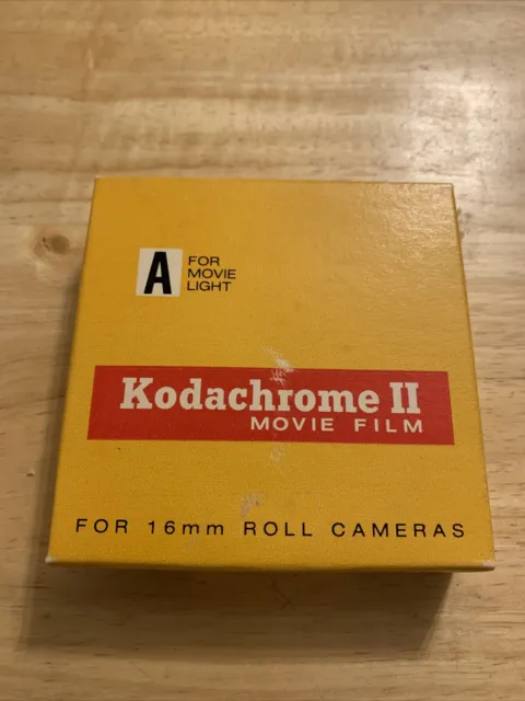 Película a color vintage Kodachrome II para cámaras rodantes de 16 mm 100 ft 30 m KA 449