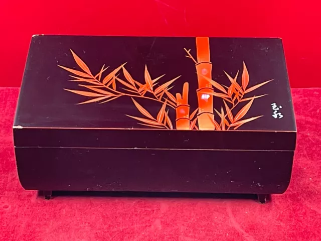 Belle boîte à musique coffret bijoux en bois laqué Asiatique Japon