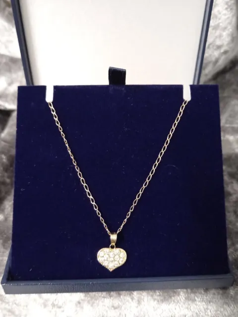 9ct - 375 Gold DIAMOND  HEART PENDANT & 21" Curb Chain. (Fully Hallmarked)