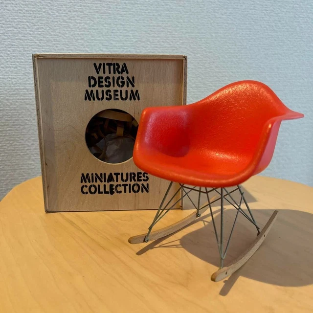 VITRA DESIGN MUSEUM Miniature Collection Eames Chair with wooden box
