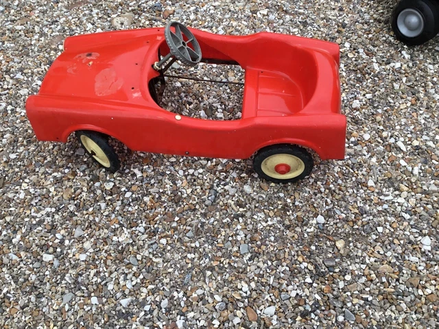 voiture à pédales ancienne
