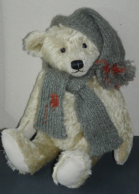 2-part Winter Set, Scarf and Bobble Hat, for collectible teddies & dolls