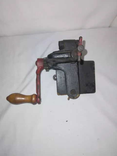 Antique Columbus Coated Corp Hand Crank Pinking Tool for Fabric and Leather Antique Columbus Coated Corp Hand Crank Pinking Tool for Fabric and Leather