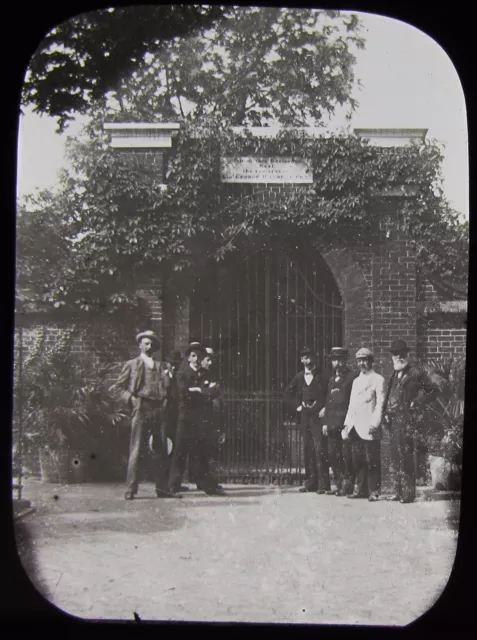 Glass Magic Lantern Slide MEN OUTSIDE GEORGE WASHINGTONS TOMB C1910 PHOTO USA