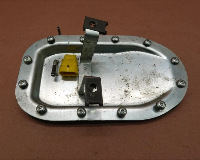 2000-2006 Harley Davidson Dyna Low Rider FXDLI Gas Fuel Tank Pump Top Plate