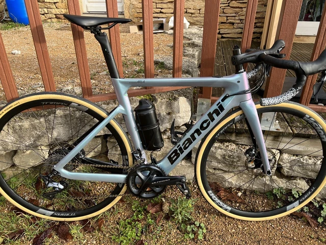 Velo route hotsell electrique bianchi