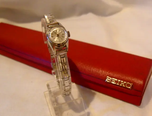 Ladies Seiko Wrist Watch 1967 Diashock 17 Jewel Cocktail Watch With Original Box