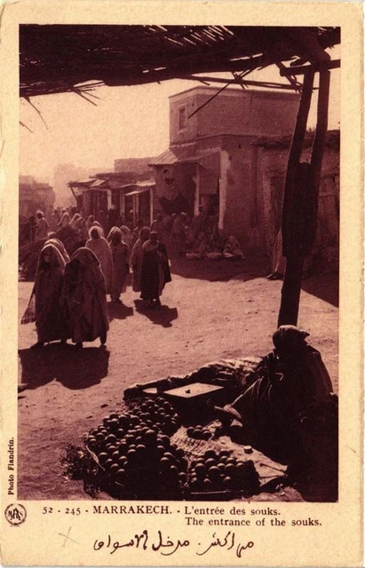 CPA AK MARRAKECH L'entrée des souks MAROC (688771)