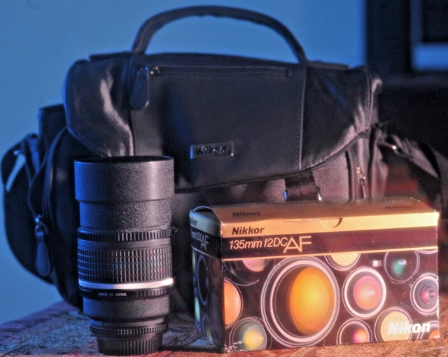 Nikon AF DC-Nikkor 135mm f/2 Telephoto Lens F Mount Japan in Box + Nikon Bag