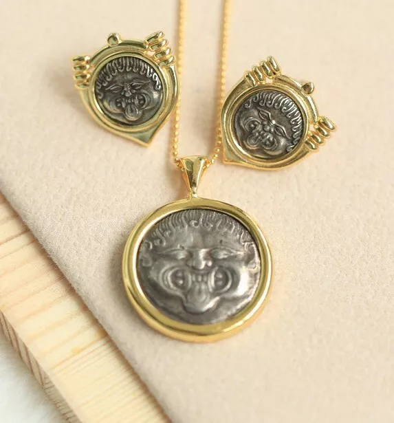 D18 Collana con Ciondolo Medusa Replica Greca Moneta Argento 925 Placcato Oro