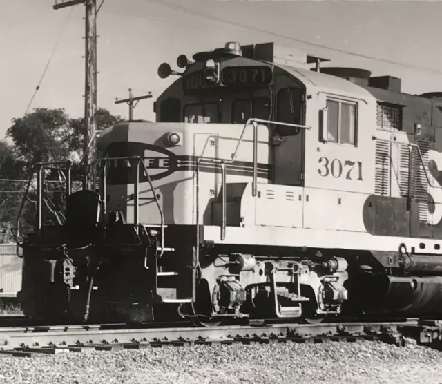 Atchison Topeka & Santa Fe Railway Railroad ATSF #3071 GP20R Electromotive Photo